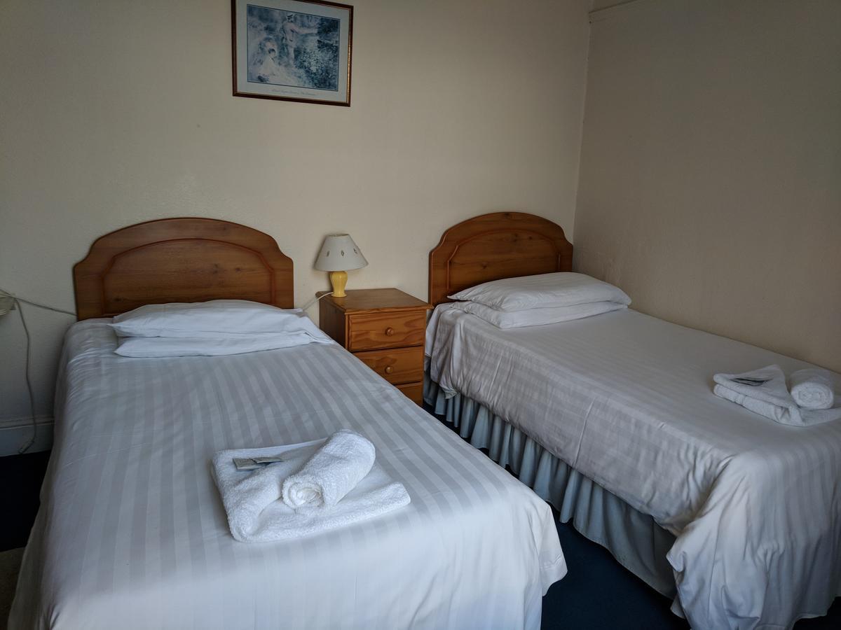 The Castle Hotel Lampeter Buitenkant foto