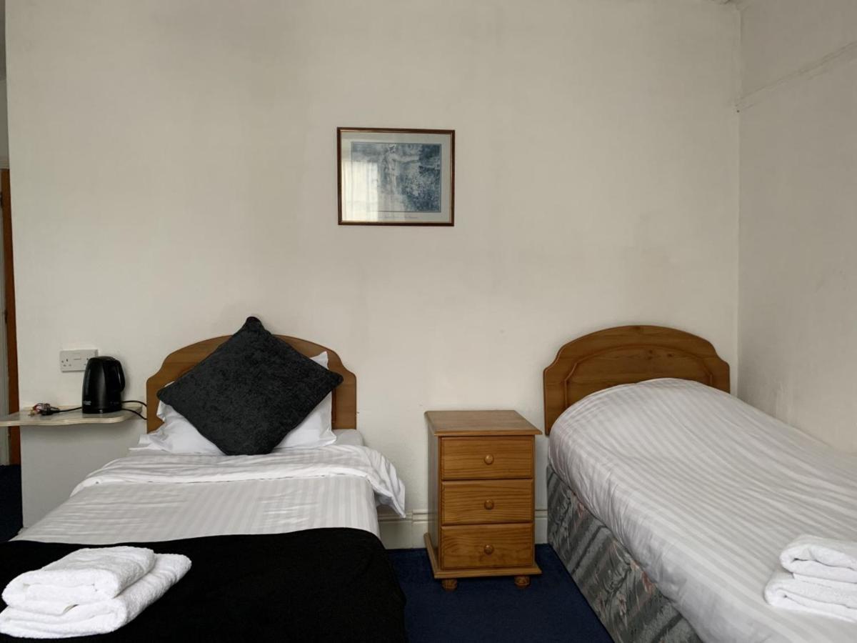 The Castle Hotel Lampeter Buitenkant foto